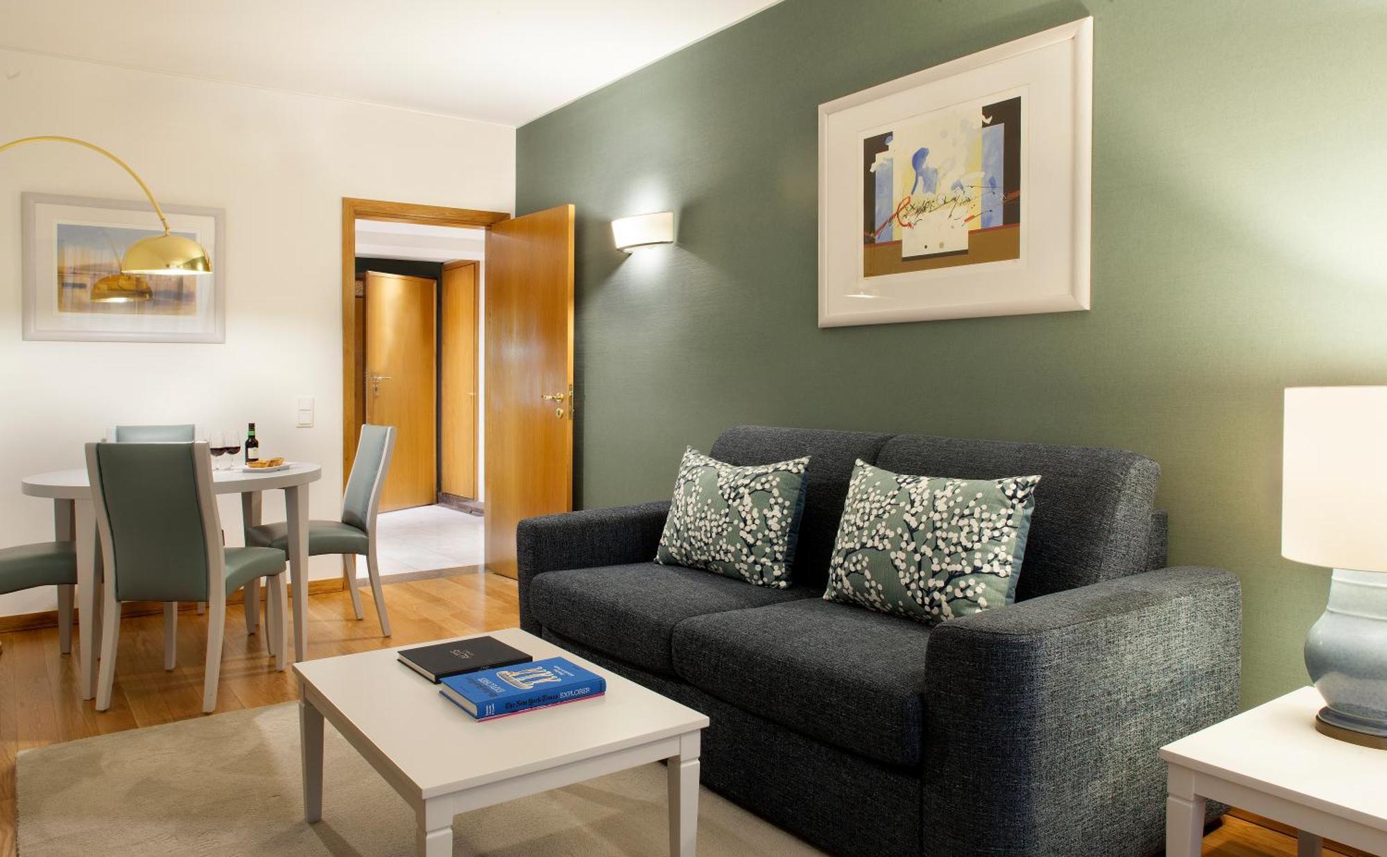 Deluxe One-Bedroom Apartment,1709674374:JPEG