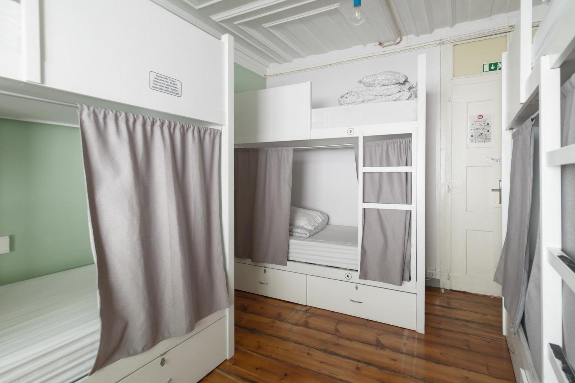 Posto Letto in Dormitorio Misto con 6 Letti